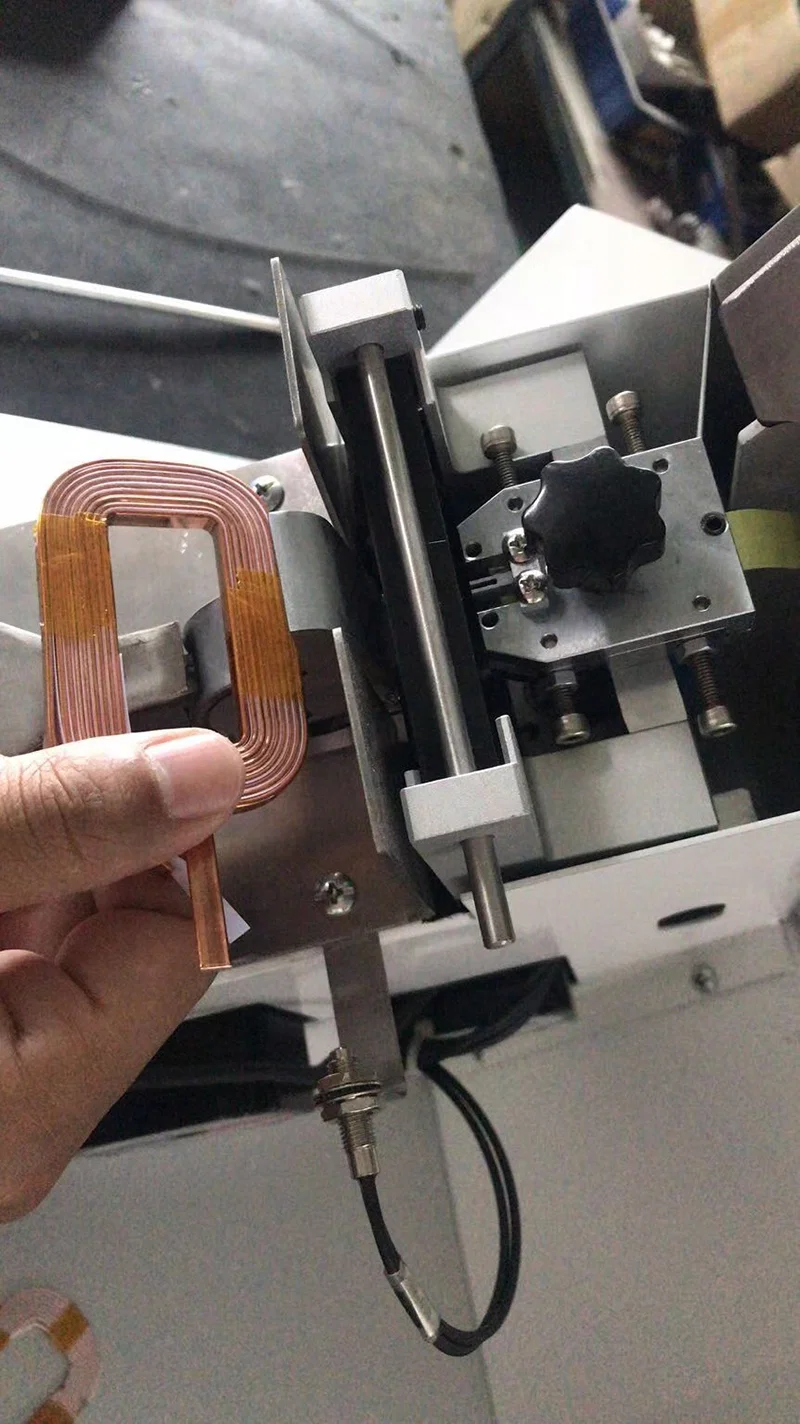 Mesin Pita untuk Gegelung Dawai, Mesin gegelung dawai pembalut pita pelekat separa automatik