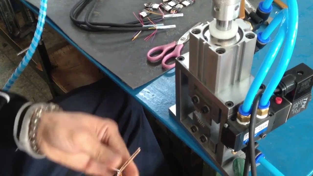 Mesin Potong Menegak Foil Aluminium WPM-901