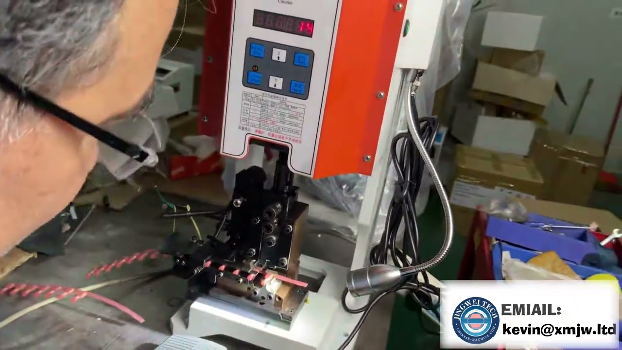 Acuan Mesin Crimp Terminal Bertebat Nylon Mod Berterusan – Alat Pemampat Cekap untuk Industri